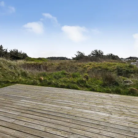 With And Pool By The Sea - Sj670