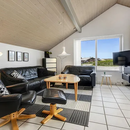 With And Pool By The Sea - Sj670