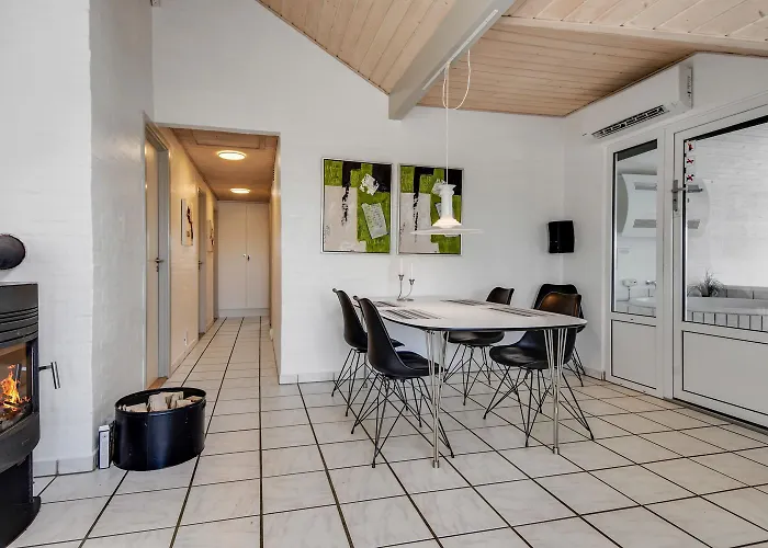 With And Pool By The Sea - Sj670 *