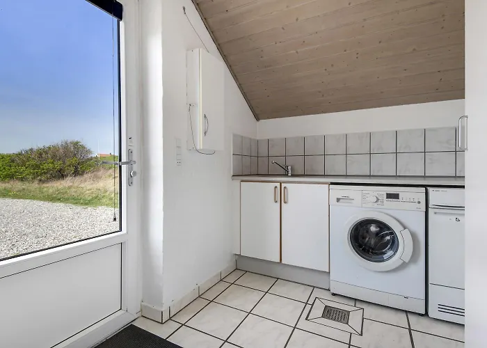 With And Pool By The Sea - Sj670