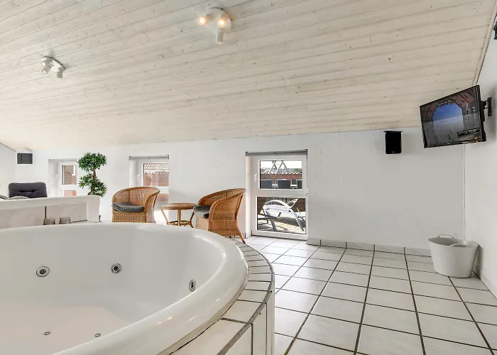 Vakantiehuis With And Pool By The Sea - Sj670 *