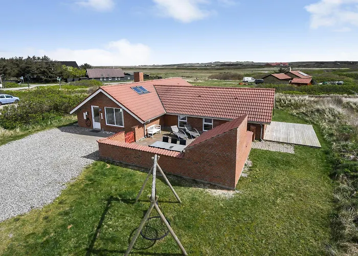 Vakantiehuis With And Pool By The Sea - Sj670